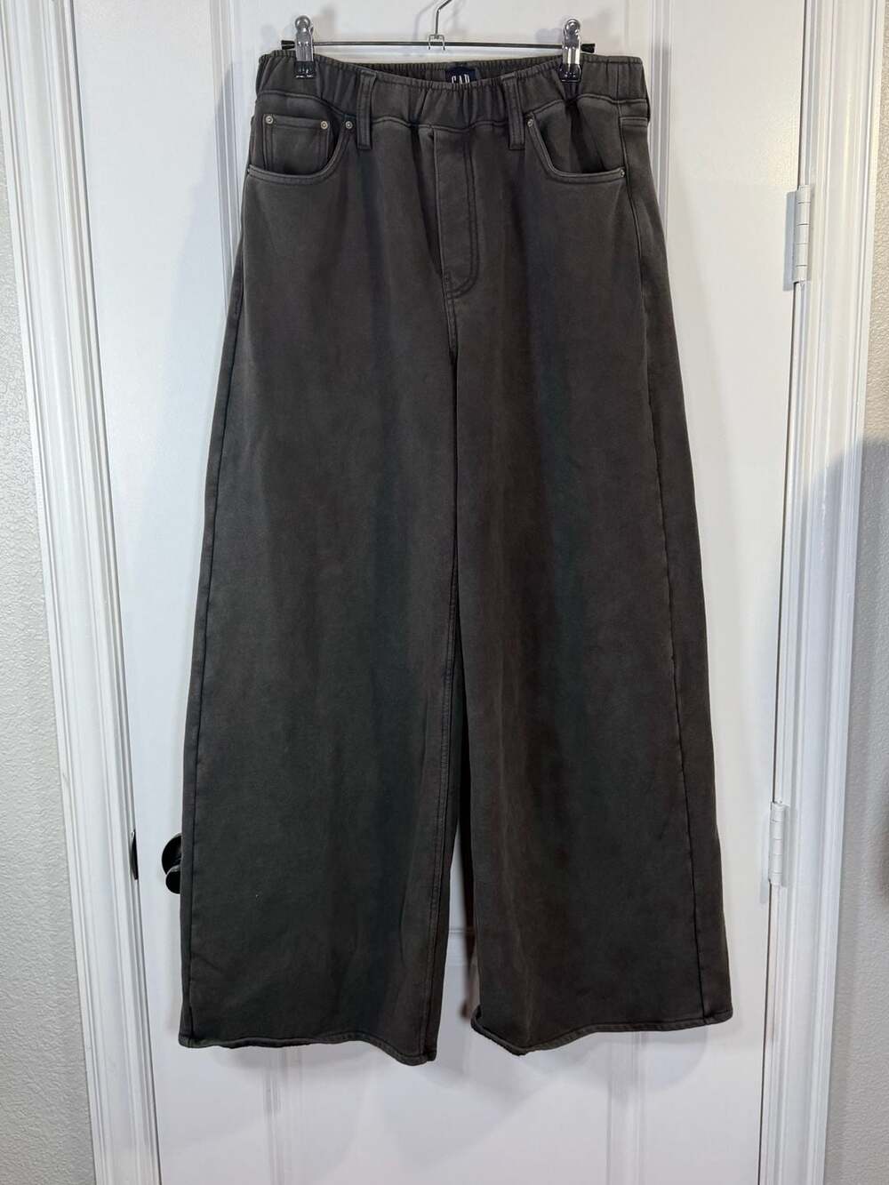 Gap Heavyweight French Terry Wide-Leg Sweatpant Jeans in Grey